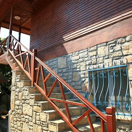 Homestay Halise *